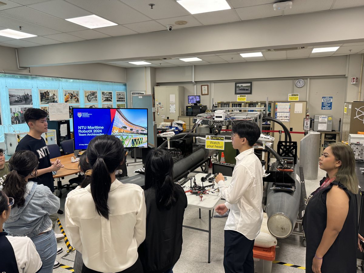 Hwa Chong Institution Students Visit AAV, photo 1