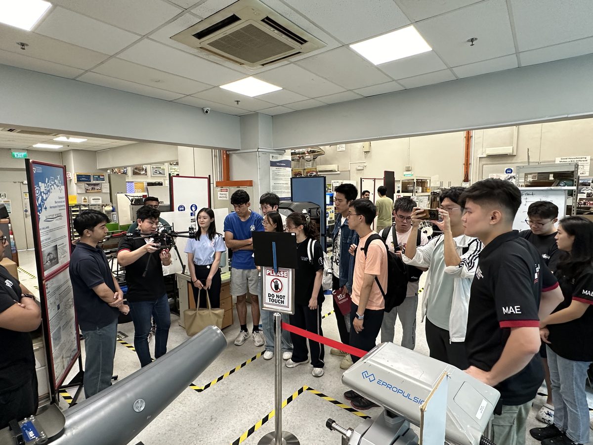 Peking University Students Visit AAV, photo 1