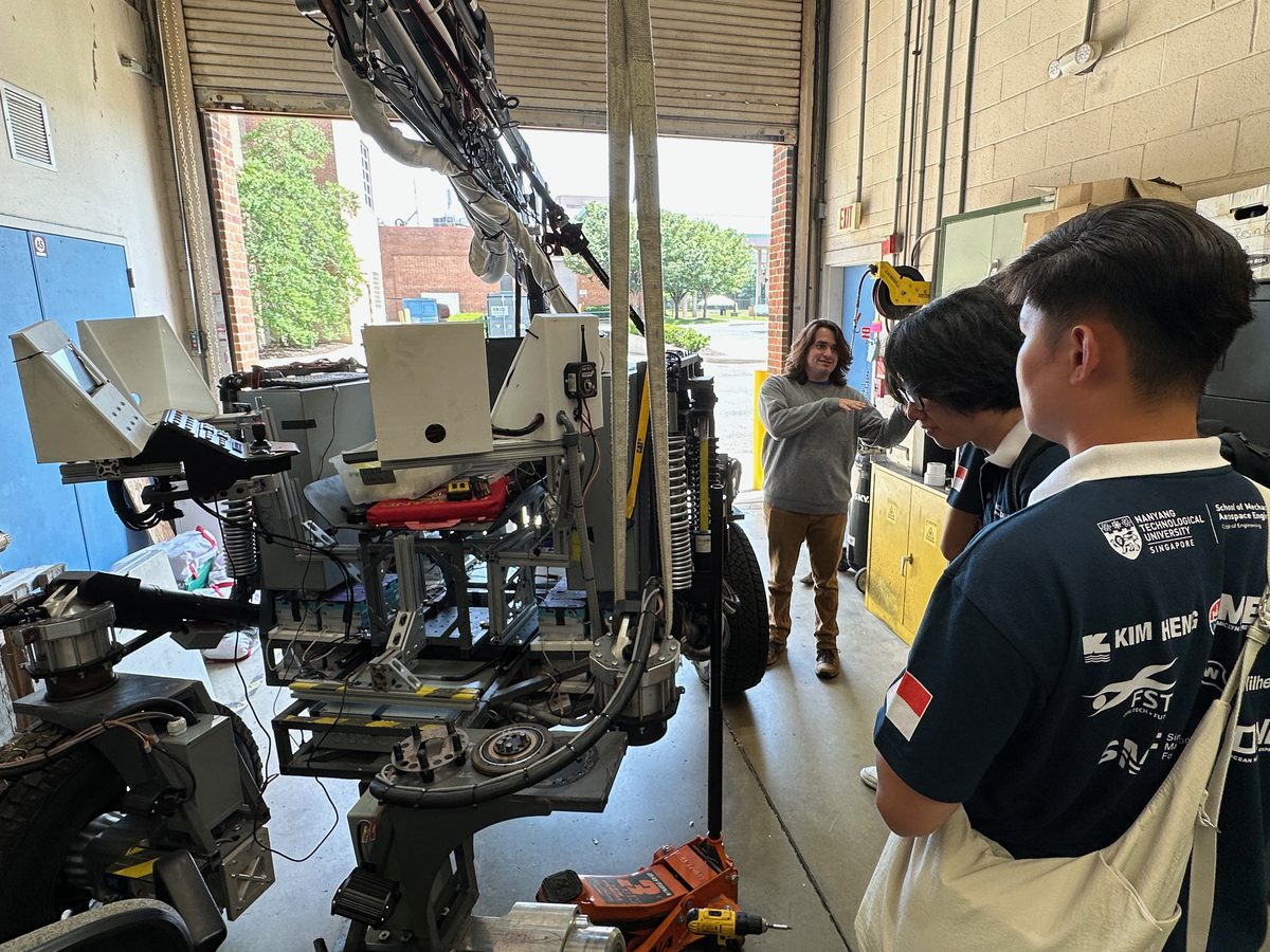 Visit to the University of Maryland Space Systems Laboratory, photo 2